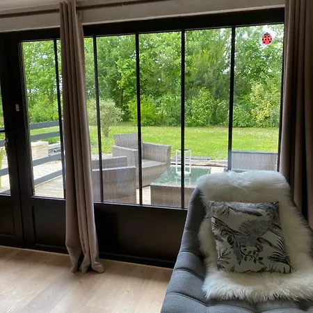 לינה וארוחת בוקר La Chaumeauniere Aigrefeuille-dʼAunis