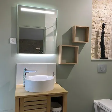 La Chaumeauniere לינה וארוחת בוקר