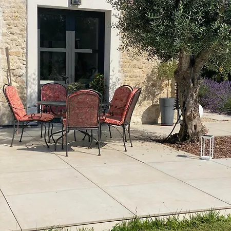 La Chaumeauniere לינה וארוחת בוקר