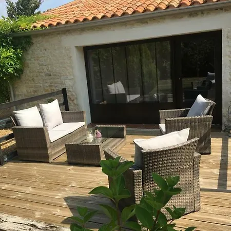 לינה וארוחת בוקר La Chaumeauniere 3*